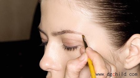 彩妆名师：大眼睛MM的化妆法